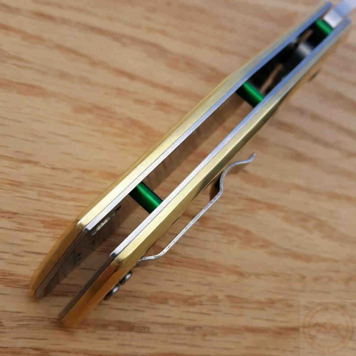 Couteau Rough Ryder Brass Lame Acier D2 Manche Laiton Linerlock Clip RR2179 - Livraison Gratuite