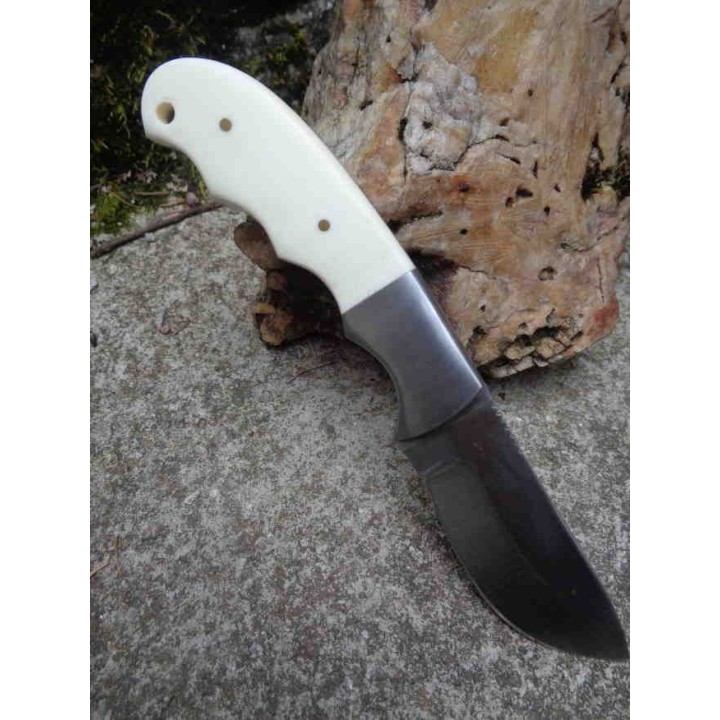 Couteau de Chasse Skinner Lame Acier Carbone 1055 Manche Os Etui Cuir PA8015 - Livraison Gratuite
