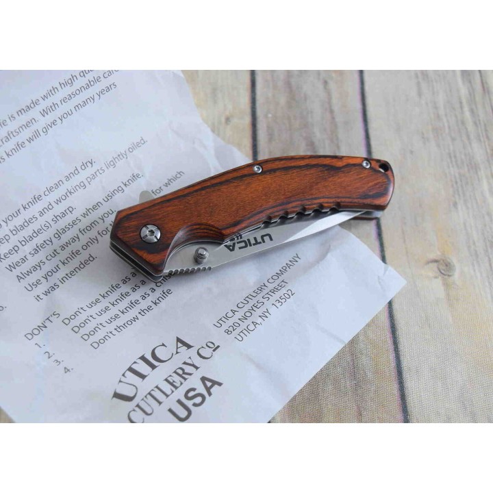 Couteau Utica Woodsman Lame Acier 8Cr13MoV Manche Bois Linerlock CLip UTK111045CP - Livraison Gratuite