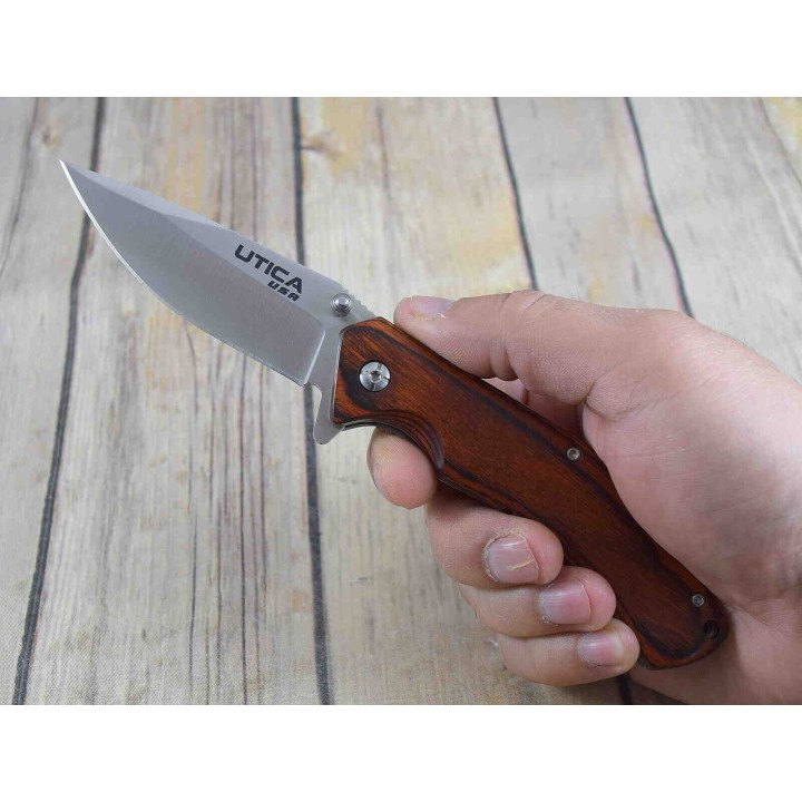 Couteau Utica Woodsman Lame Acier 8Cr13MoV Manche Bois Linerlock CLip UTK111045CP - Livraison Gratuite