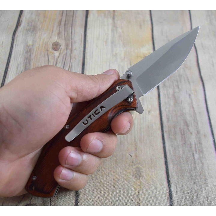 Couteau Utica Woodsman Lame Acier 8Cr13MoV Manche Bois Linerlock CLip UTK111045CP - Livraison Gratuite