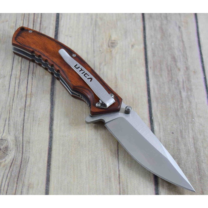 Couteau Utica Woodsman Lame Acier 8Cr13MoV Manche Bois Linerlock CLip UTK111045CP - Livraison Gratuite