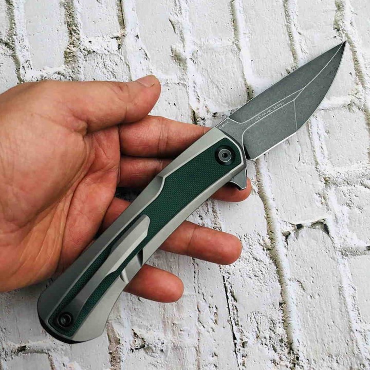 Couteau Kansept Kratos Green Lame Acier S35VN Manche G10/Titane IKBS Clip K1024A2 - Livraison Gratuite