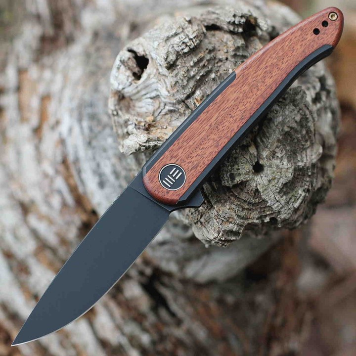 Couteau We Knife Smooth Sentinel Cuibourtia Lame Acier CPM-20CV Manche Titane/Bois IKBS Framelock WE200433 - Livraison Gratuite