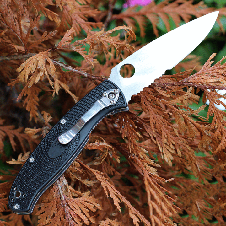 Couteau Spyderco Resilience Combo Satin Lame Acier 8Cr13MoV Manche FRN Linerlock Clip SC142PSBK - Livraison Gratuite