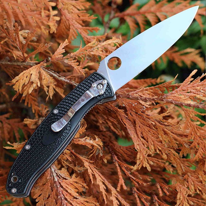 Couteau Spyderco Resilience Plain Satin Lame Acier 8Cr13MoV Manche FRN Linerlock Clip SC142PBK - Livraison Gratuite