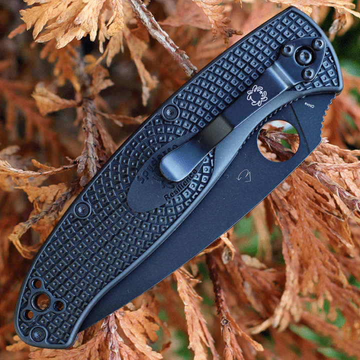 Couteau Spyderco Resilience Plain edge Black Lame Acier 8Cr13MoV Manche FRN Linerlock Clip SC142PBBK - Livraison Gratuite