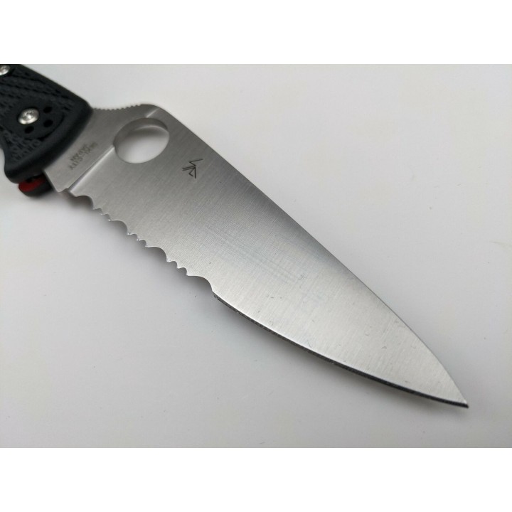 Couteau Spyderco Endura 4 Lame VG-10 Combo Manche FRN Lockback Clip Made Japan SC10FPSBKRD - Livraison Gratuite