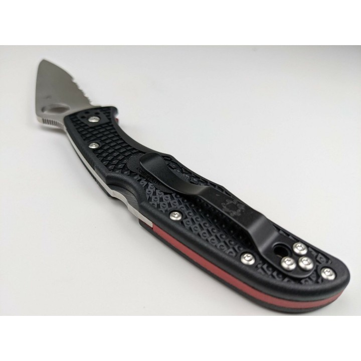 Couteau Spyderco Endura 4 Lame VG-10 Combo Manche FRN Lockback Clip Made Japan SC10FPSBKRD - Livraison Gratuite
