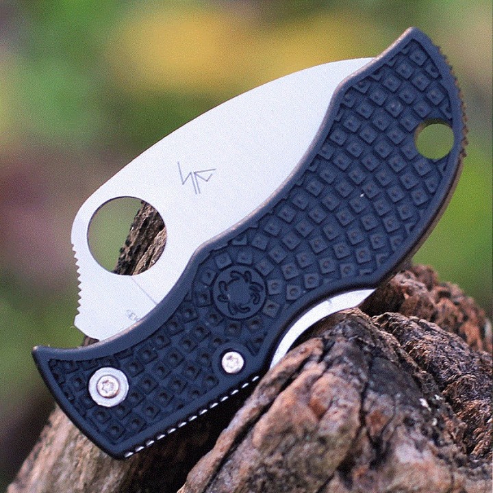 Couteau Spyderco Manbug Wharncliffe Serr Manche FRN Lame Acier VG10 Lockback Japan SCMBKWS - Livraison Gratuite