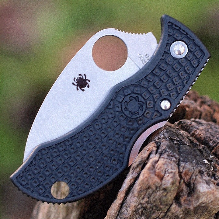 Couteau Spyderco Manbug Wharncliffe Serr Manche FRN Lame Acier VG10 Lockback Japan SCMBKWS - Livraison Gratuite