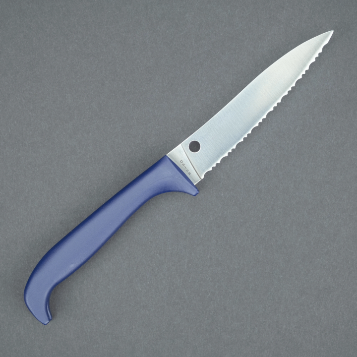 Couteau de Cuisine Spyderco Counter Puppy Serr Lame Acier 7Cr17 Manche Plastique Purple SCK20SPR - Livraison Gratuite