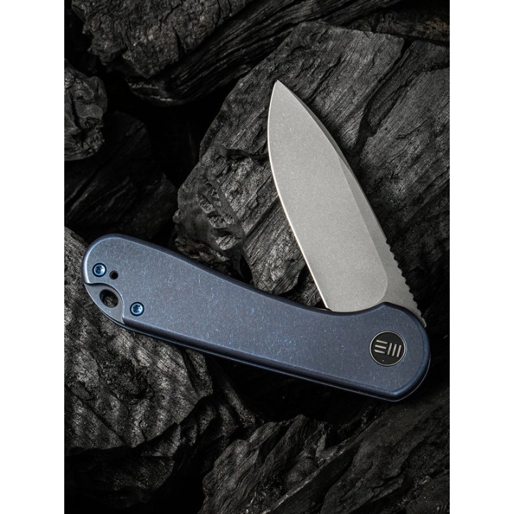 Couteau We Knife Elementum Blue Manche Titane Lame Acier CPM-20CV IKBS Framelock Clip WE18062X2 - Livraison Gratuite