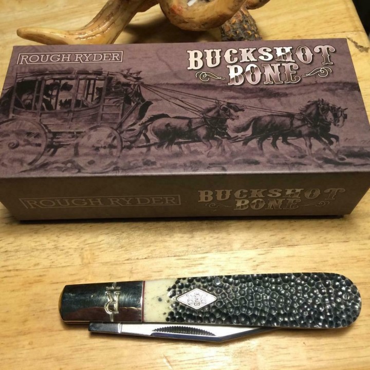 Couteau Rough Ryder Granddad Barlow Buckshot Bone Lame Acier 440 Manche Os Boite Collector RR2318 - Livraison Gratuite