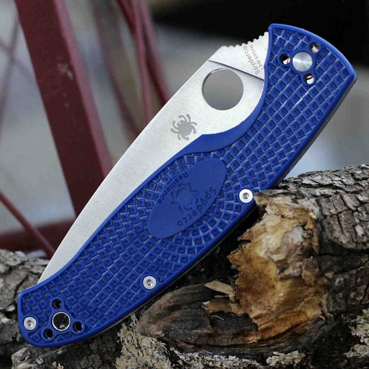 Couteau Spyderco Resilience Lightweight Lame Acier CPM-S35VN Manche Blue FRN Linerlock Clip SC142PBL - Livraison Gratuite