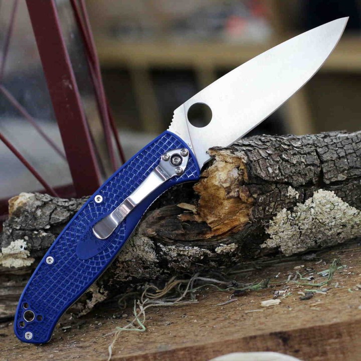 Couteau Spyderco Resilience Lightweight Lame Acier CPM-S35VN Manche Blue FRN Linerlock Clip SC142PBL - Livraison Gratuite