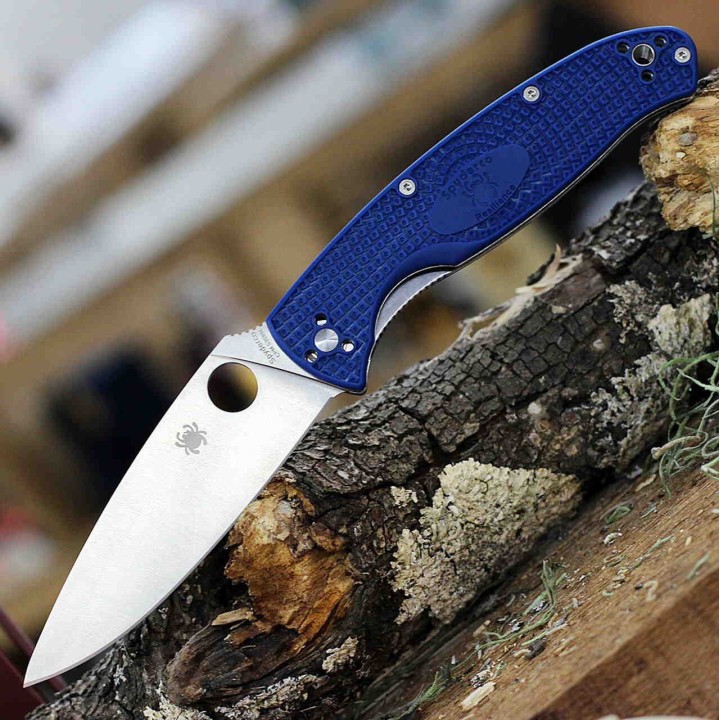 Couteau Spyderco Resilience Lightweight Lame Acier CPM-S35VN Manche Blue FRN Linerlock Clip SC142PBL - Livraison Gratuite