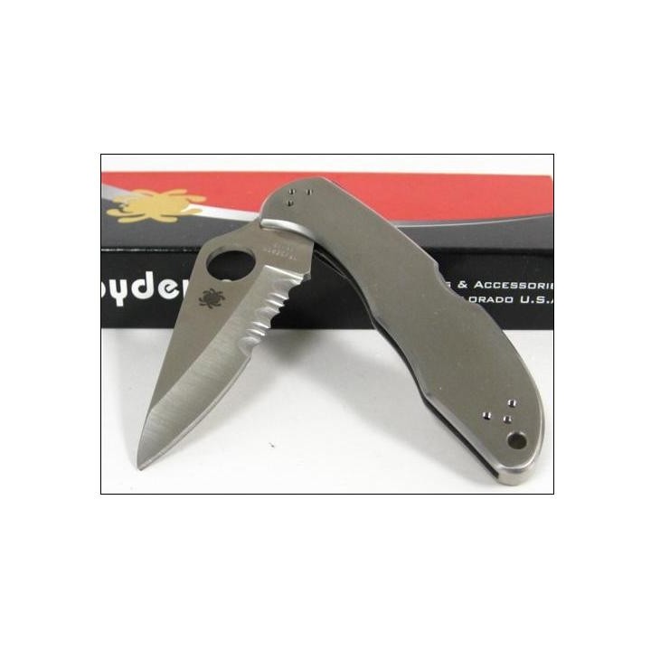 Couteau SPYDERCO SC11PS DELICA 4 STAINLES SERRATED