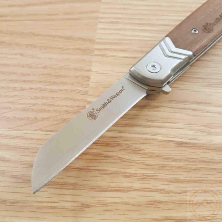 Couteau Smith&Wesson Executive Barlow A/O Lame Acier 8Cr13MoV Manche Bois Linerlock Clip SW1160818 - Livraison Gratuite