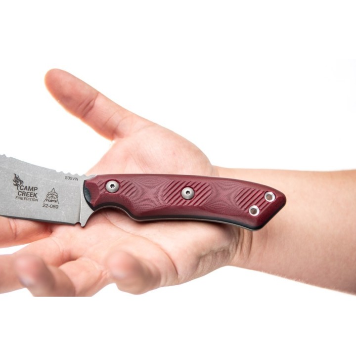 Couteau TOPS Camp Creek Fire Edition Lame Acier CPM S35VN Manche Red/Black G10 Etui Cuir USA TPCPCKFE01 - Livraison Gratuite