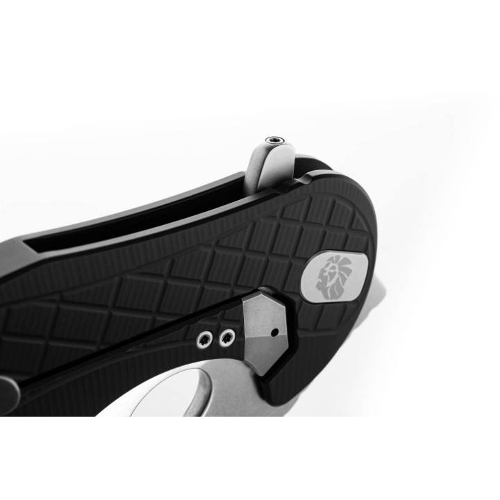 Couteau Karambit LionSteel L.E.One Black Lame Acier CPM-MagnaCut Manche Aluminium Clip Italy LSTLE1ABS - Livraison Gratuite