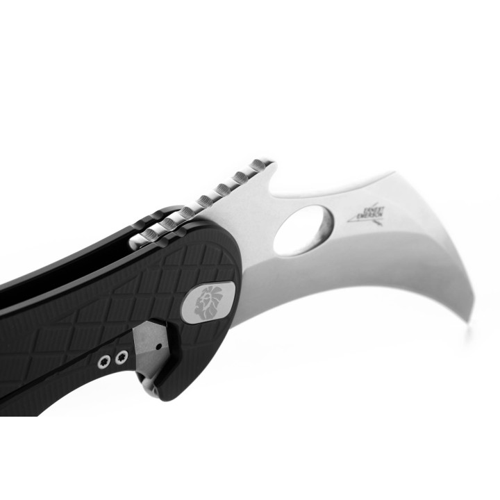 Couteau Karambit LionSteel L.E.One Black Lame Acier CPM-MagnaCut Manche Aluminium Clip Italy LSTLE1ABS - Livraison Gratuite