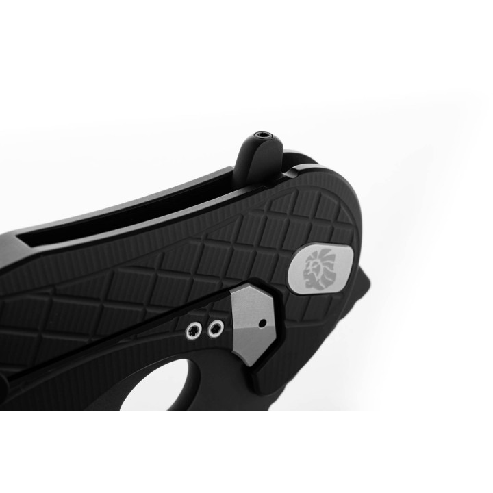 Couteau Karambit LionSteel L.E.One Black Lame Acier CPM-MagnaCut Black Manche Alu Clip Italy LSTLE1ABB - Livraison Gratuite