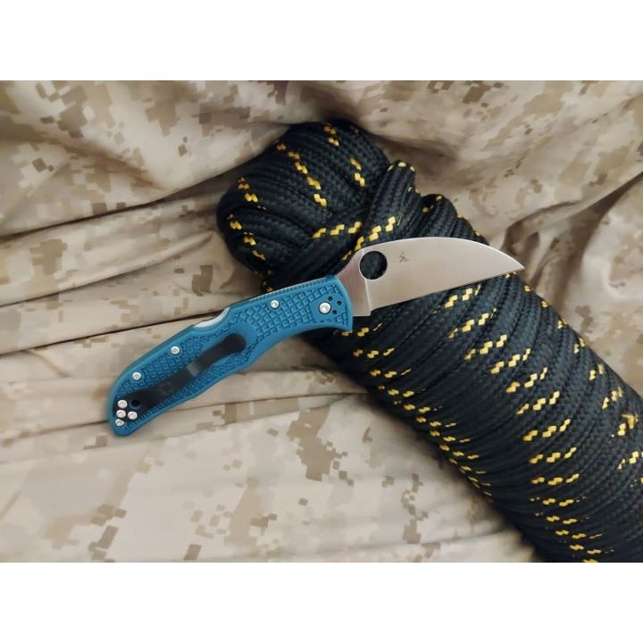 Couteau Spyderco Endela Lightweight K390 Lame Acier K390 Manche FRN Bleu Locback Japan SC243FPWK390 - Livraison Gratuite