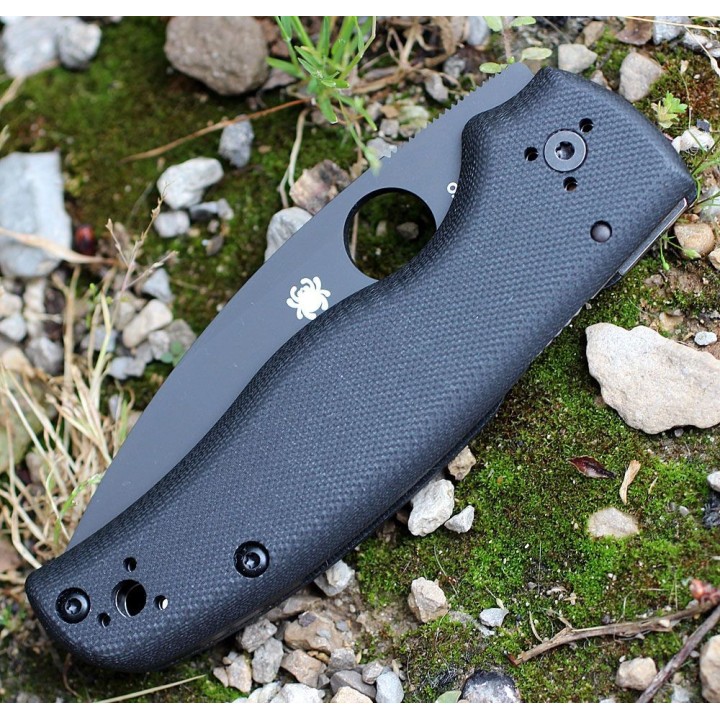 Couteau Spyderco Shaman Serrated Lame Acier CPM-S30V Manche G-10 Made USA SC229GSBK - Livraison Gratuite