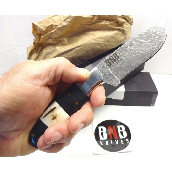 Couteau Damas 256 Couches Skinner BucknBear Manche Corne & Bois de Cerf Etui Cuir BNB15246 - Livraison Gratuite