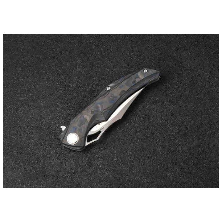 Couteau CMB Made Knives Prowler Blue/Black Titane/FCarbon Lame Acier M390 IKBS Framelock Clip CMB02B - Livraison Gratuite
