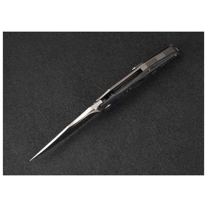 Couteau CMB Made Knives Prowler Blue/Black Titane/FCarbon Lame Acier M390 IKBS Framelock Clip CMB02B - Livraison Gratuite