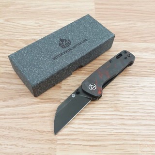 Couteau QSP Mini Penguin Red Lame Acier 14C28N Black Manche FCarbone IKBS Linerlock Clip QS130XSE2 - Livraison Gratuite