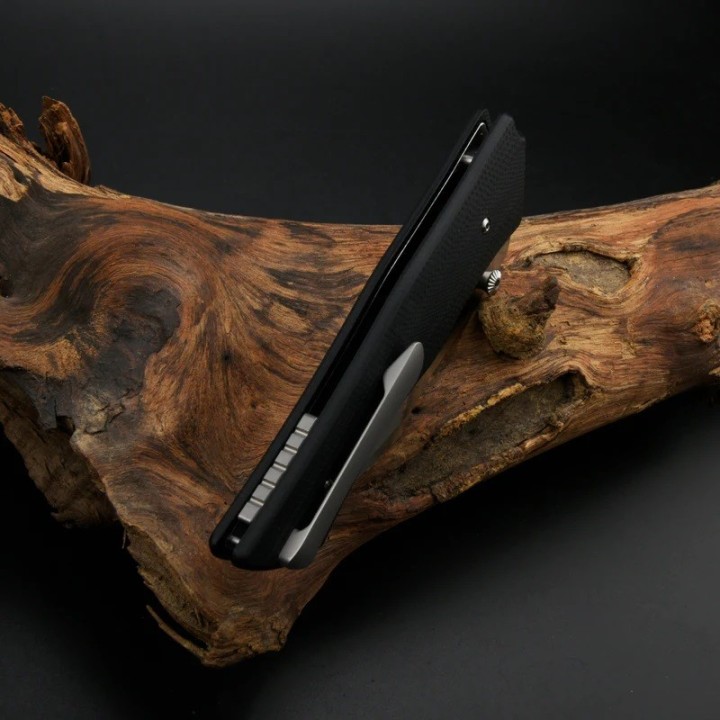 Couteau ArtisanCutlery Ahab Black G10 Manche Black G10 Lame Acier AR-RPM9 IKBS Linerlock Clip ATZ1851PBK - Livraison Gratuite