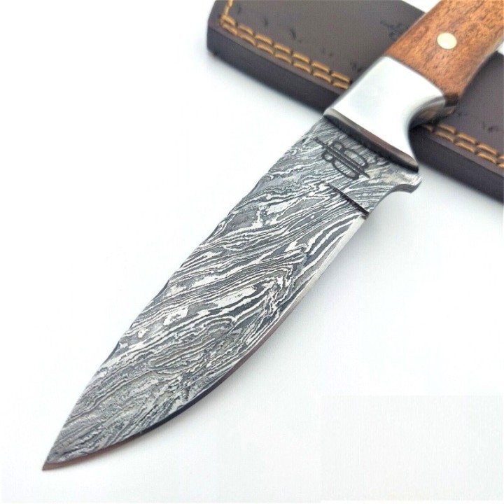 Couteau BuckNBear Classic Hunter Lame Acier Damas 256 Couches Manche Bois Etui Cuir BNB137198 - Livraison Gratuite