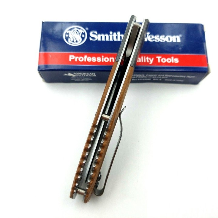 Couteau Smith&Wesson Stave Tan Manche G10 Lame Acier 8Cr13MoV Linerlock Clip SW1122569 - Livraison Gratuite