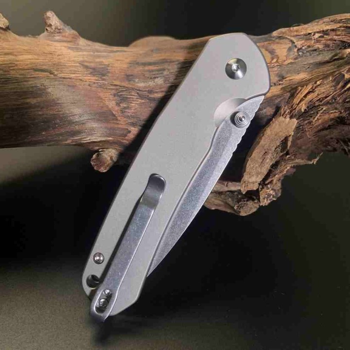 Couteau CJRB Pyrite Titane Lame Acier AR-RPM9 Manche Titane IKBS Button Lock J1925TI - Livraison Gratuite