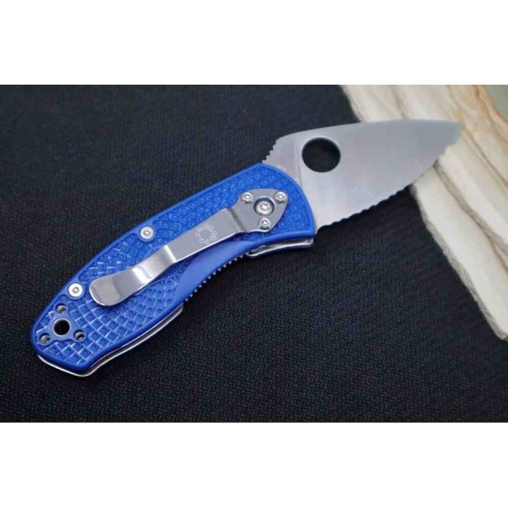 Couteau Spyderco Ambitious Blue Lame Acier S35VN Serrated Manche FRN Linerlock Clip SC148SBL - Livraison Gratuite