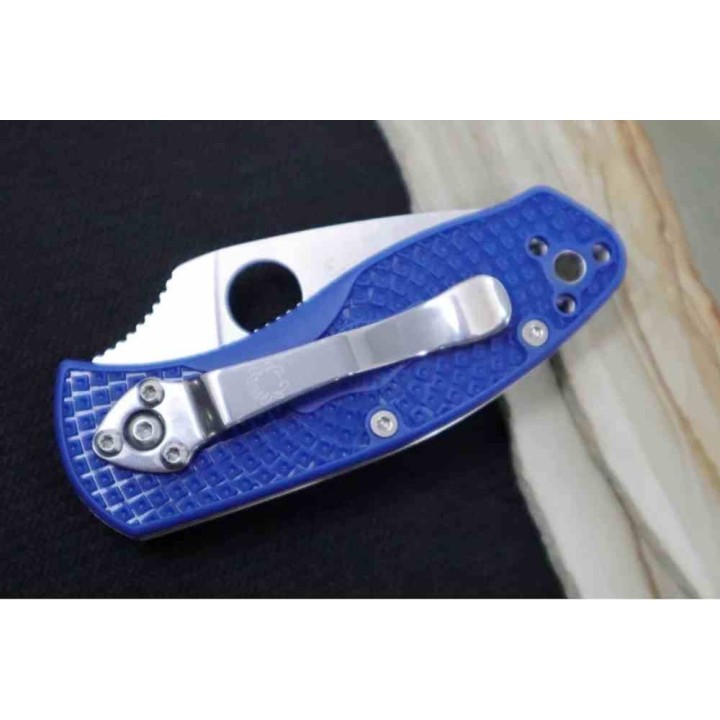 Couteau Spyderco Ambitious Blue Lame Acier S35VN Serrated Manche FRN Linerlock Clip SC148SBL - Livraison Gratuite