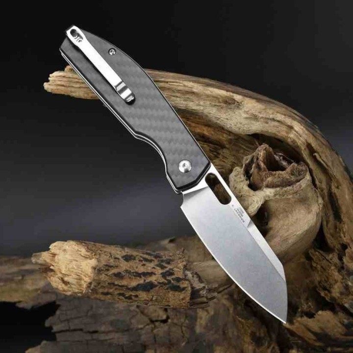 Couteau CJRB Ekko CF Lame Sheepsfoot Acier AR-RPM9 Manche Carbon Fiber IKBS Button Lock Clip J1929BCF - Livraison Gratuite