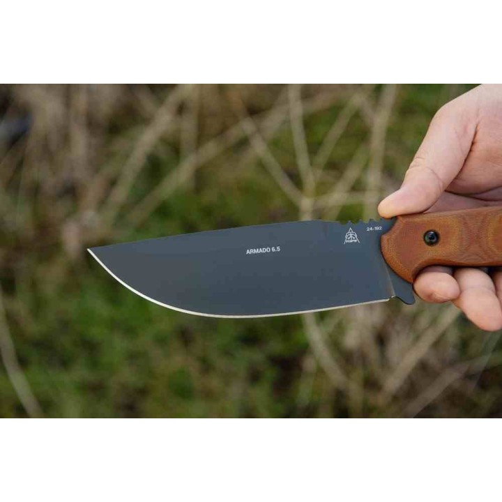 Couteau Tops Armado 6.5 Tan Manche Micarta Lame Acier Carbone 1095 Etui Kydex Made USA TPARM01 - Livraison Gratuite