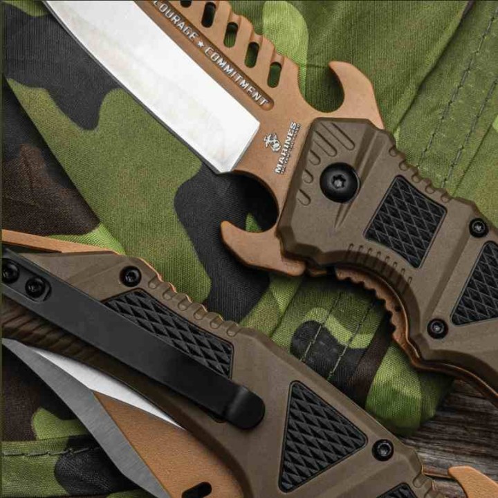 Couteau United Cutlery USMC Desert Ops A/O Lame Acier 3Cr13 Manche TPR/TPU Linerlock Clip UC3622 - Livraison Gratuite