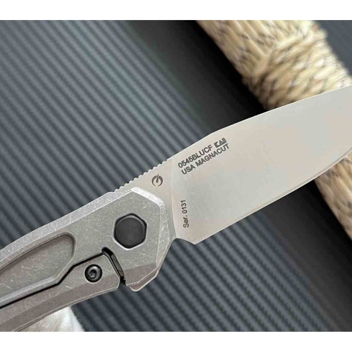 Couteau Zero Tolerance CPM-MagnaCut SW Manche Blue/Black CFiber & Titane IKBS Frame Lock USA ZT0545BLUCF - Livraison Gratuite