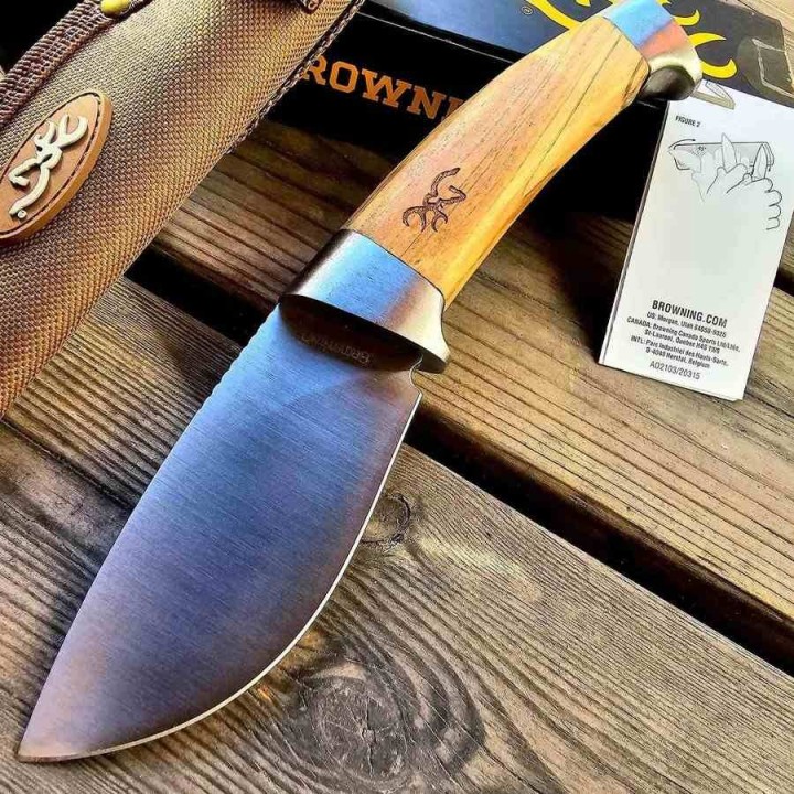 Couteau de Chasse Browning Skinner Manche Bois Lame Acier Inox Etui Nylon BR0497 - Livraison Gratuite