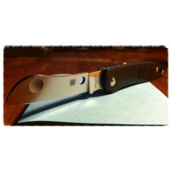 Couteau Spyderco Roadie Lame Acier N690Co Manche FRN Made Italy SC189PBK - Livraison Gratuite