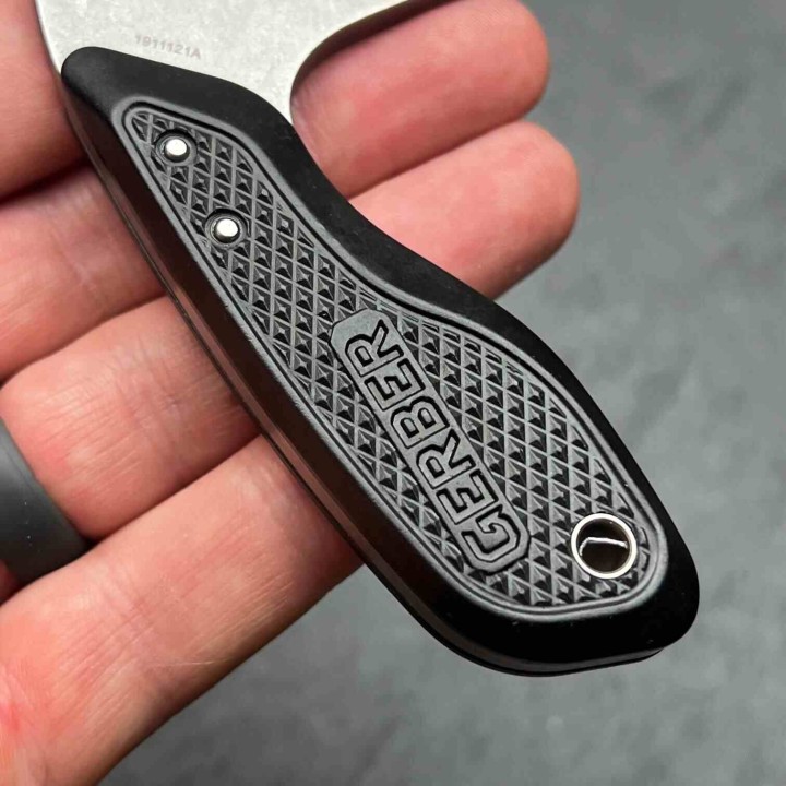 Couteau Gerber Tri-Tip Mini Cleaver Lame Acier 7Cr17MoV Manche Aluminium Black Etui Plastique Rigide G3725 - Livraison Gratuite