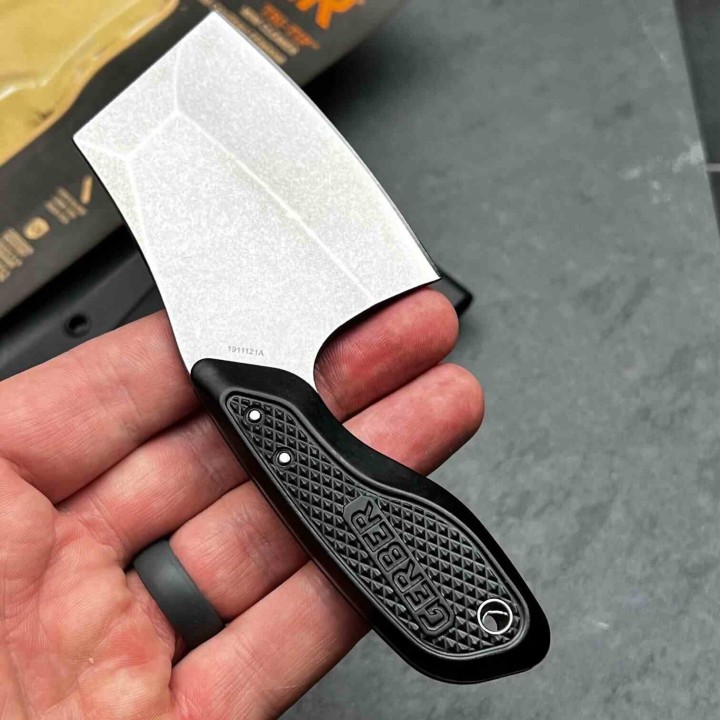 Couteau Gerber Tri-Tip Mini Cleaver Lame Acier 7Cr17MoV Manche Aluminium Black Etui Plastique Rigide G3725 - Livraison Gratuite