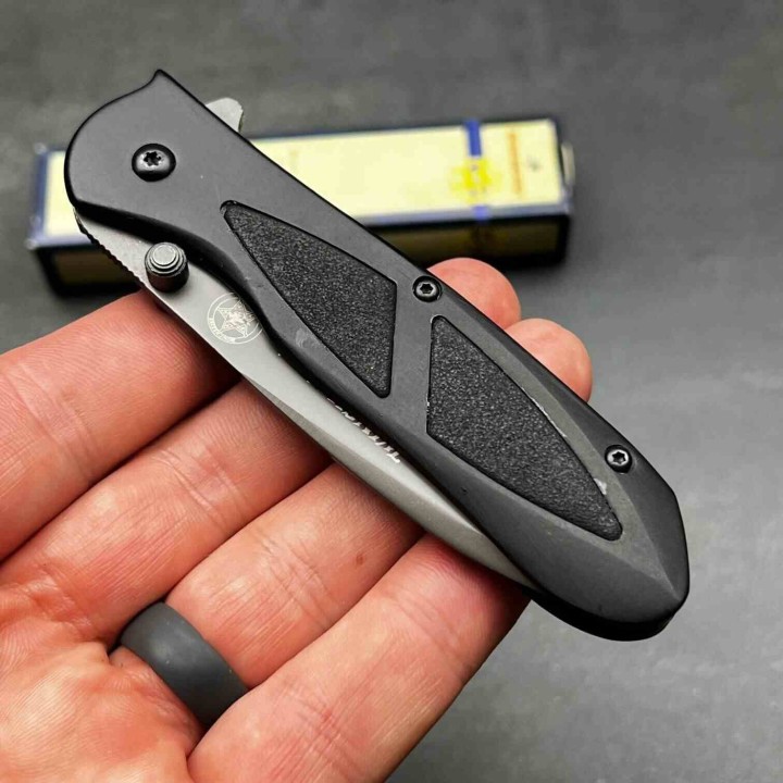 Couteau Winchester Tactical Border Guard Lame Acier 440 Serr Manche Alum Clip Linerlock WN1436 - Livraison Gratuite