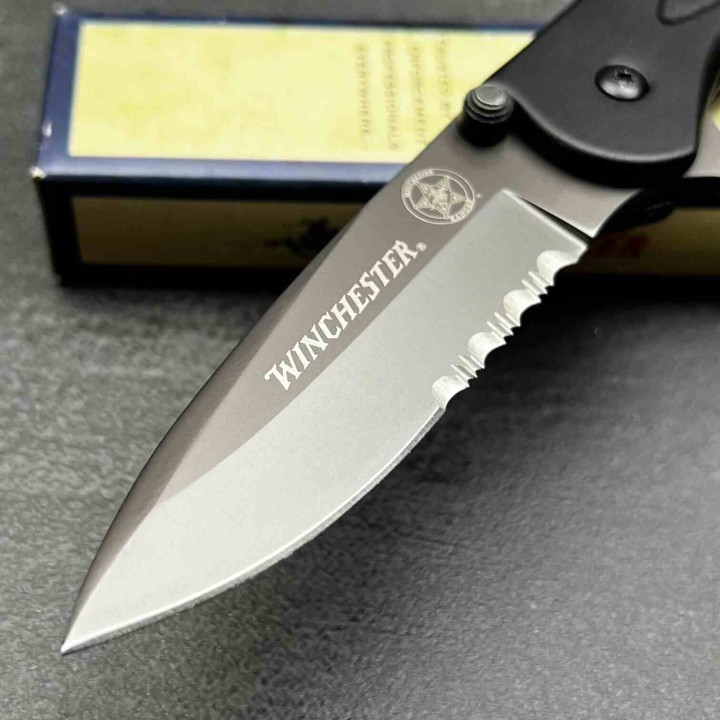 Couteau Winchester Tactical Border Guard Lame Acier 440 Serr Manche Alum Clip Linerlock WN1436 - Livraison Gratuite