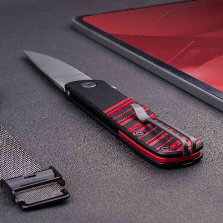 RS6052 Couteau de Poche Real Steel Karly Lame Acier VG10 Manche Aluminium Noir/Rouge - Livraison Gratuite